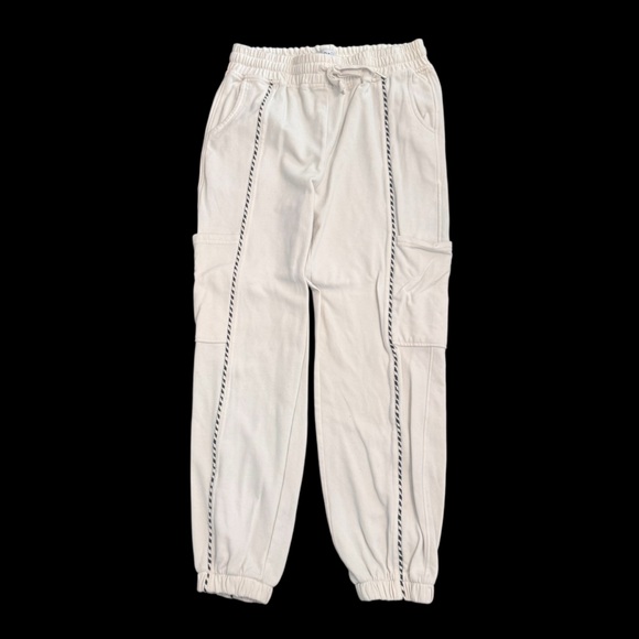 Elegant Black and White Women's Jogger Set, Cozy Set, Cropped Shirt/Joggers - Picture 5 of 9